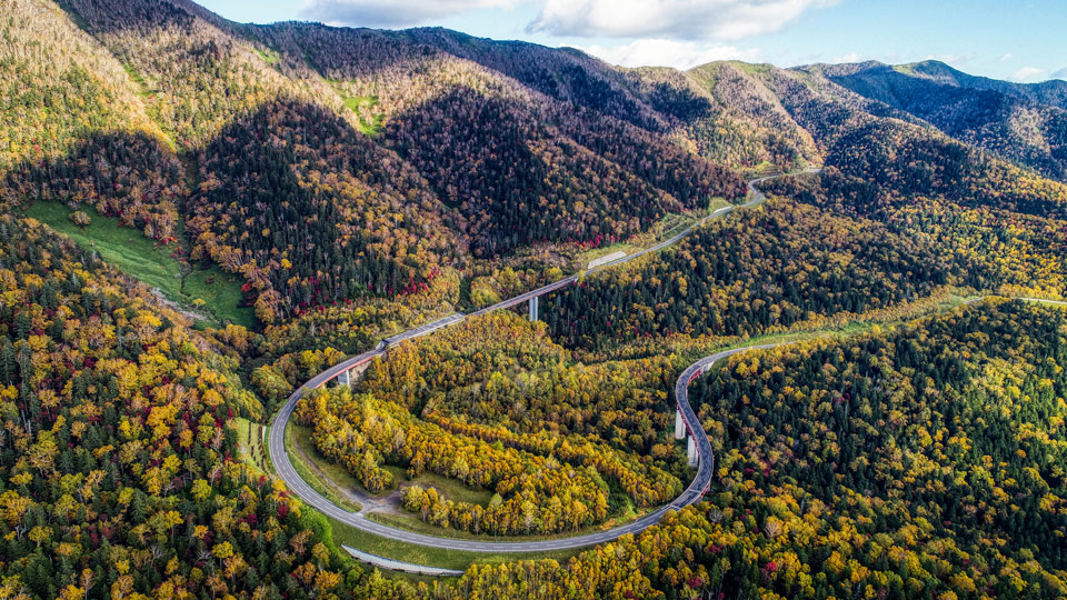 Japan ist mit einer Reihe Highways durch landschaftlich reizvolle Gegenden gesegnet, dazu zählt der Mikuni Pass - (Foto: © makieni / Shutterstock)