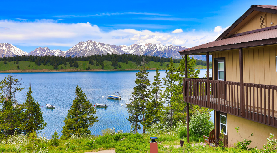 Es gibt viele Möglichkeiten, den Aufenthalt in den Yellowstone-Unterkünften nachhaltig zu gestalten - (Foto: ©aceshot1/Shutterstock)