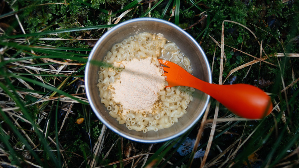 Wer einen multifunktionalen "Spork" dabei hat, spart Platz und braucht auch an Imbissständen kein Einwegbesteck benutzen - (Foto: © Jono Winnel / Getty Images)