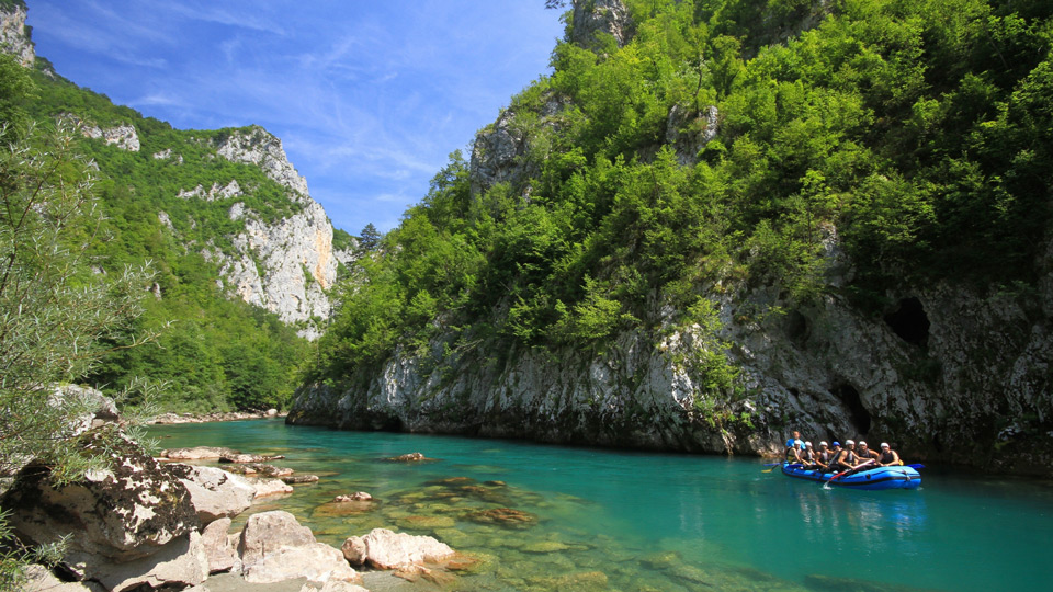 Rafting-Spaß an Montenegros wildem Fluss Tara - (Foto: ©Nebojsa Atanackovic/500px)