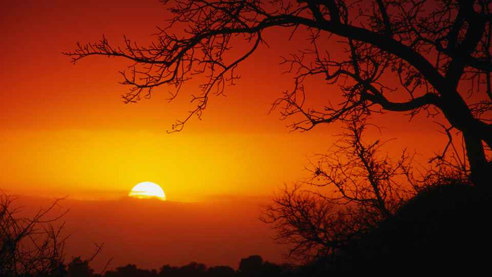 Unvergessliche Sonnenuntergänge: "African Sunset" - (Foto: ©Carol Polich/Lonely Planet)
