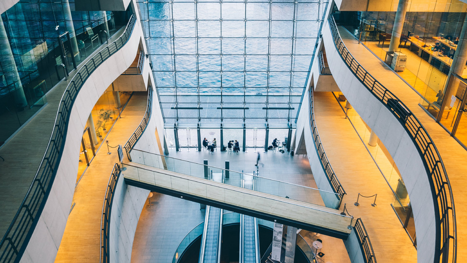 Das futuristische Innere des Black Diamond, der Königlichen Bibliothek Dänemarks - (Foto: ©s1000 /500px)