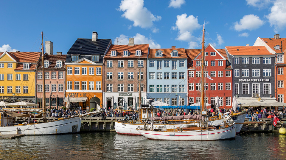 Zu jeder Tageszeit malerisch: Nyhavn - (Foto: ©Sarah Coghill/Lonely Planet)