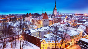 Winter-Wonderland: Tallins schneebedeckte Altstadt© Matt Munro/Lonely Planet