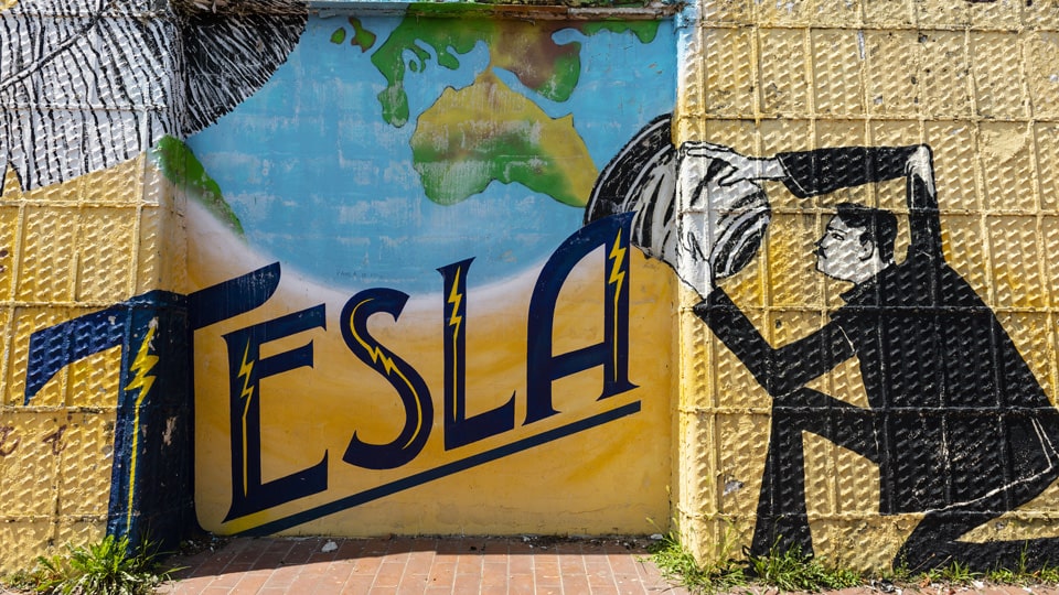Wandbild von Nikola Tesla, einem der genialsten Erfinder der Geschichte und Sohn der Stadt. © Justin Foulkes