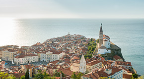 Schön, schöner, Piran: Die Adria-Stadt, aufgenommen von der mittelalterlichen Stadtmauer, © Justin Foulkes