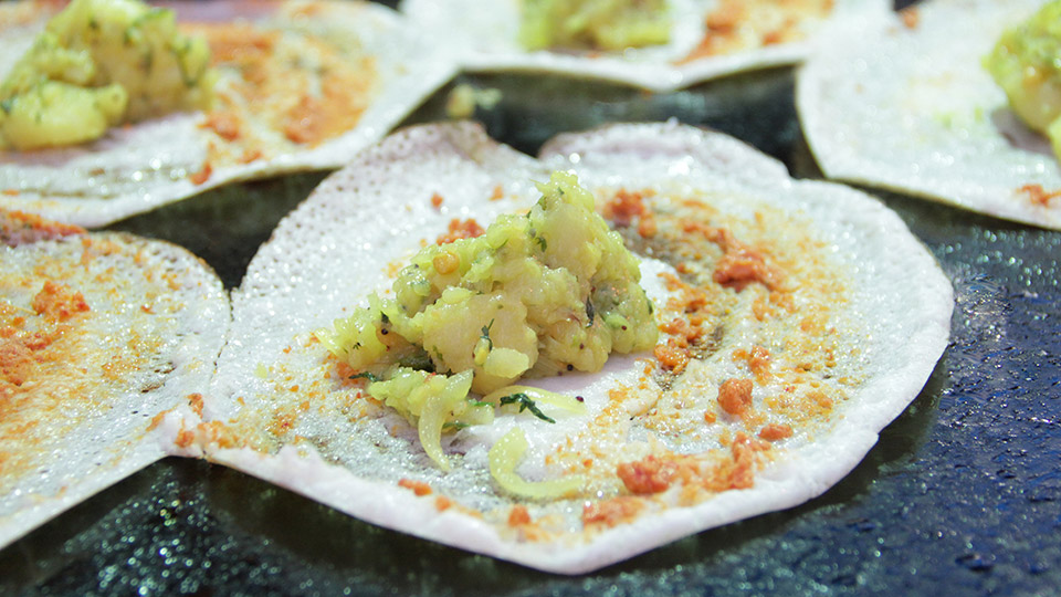 Lecker unterwegs essen: Masala Dosa, ©Manu_Bahuguna/Getty Images