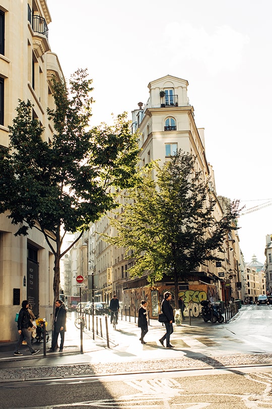 Auf der linken Uferseite von Paris befindet sich ein guter Weg zum Promenieren, © Adrienne Pitts