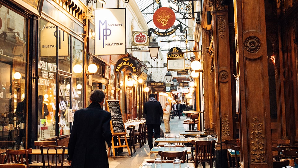 Shoppen mit Flair: Die Passage des Panoramas ist mit ihrem Glasdach die älteste überdachte Passage in Paris, © Adrienne Pitts