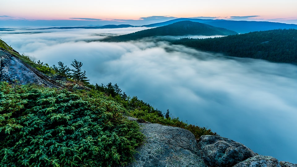 Nebel steigt aus dem Echo Lake im Acadia National Park, ©Jerry Monkman/Aurora Photos/Getty Images