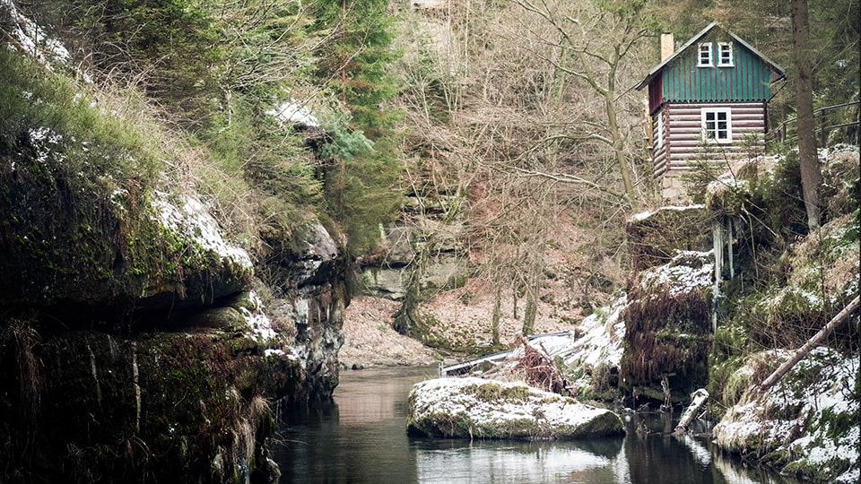 Idylle: Der Fluss Kamenice in der Edmundsklamm ist ein Nebenfluss der Elbe und zieht im Sommer viele Besucher an, ©Jonathan Stokes