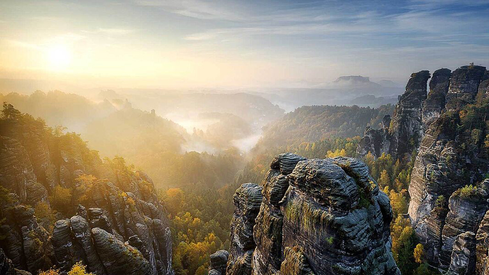 Sächsische Schweiz mit der Bastei - (Foto: ©MarekKijevsky/istock.com)