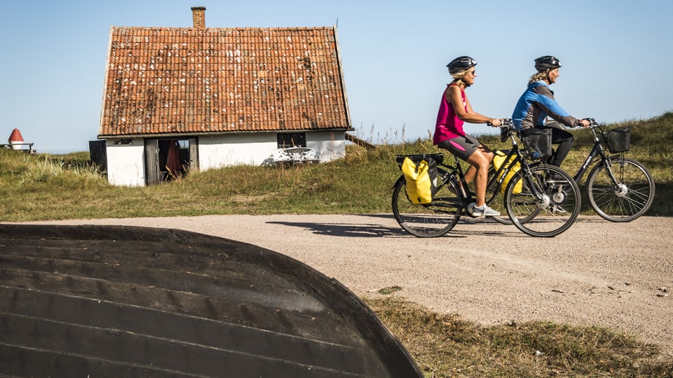 Bei der Fahrt auf dem Radwanderweg Sydostleden passiert man viele urige Fischerdörfer. Foto: Frits Meyst / WideOyster.com