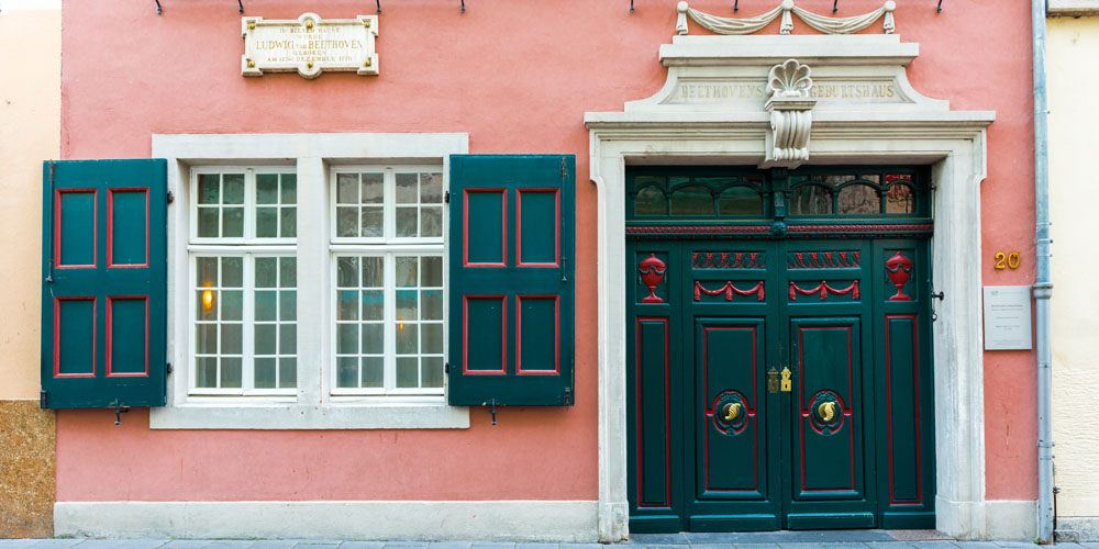 Die Fassade des Beethoven-Hauses in der Bonner Innenstadt. © no_limit_pictures / Getty Images