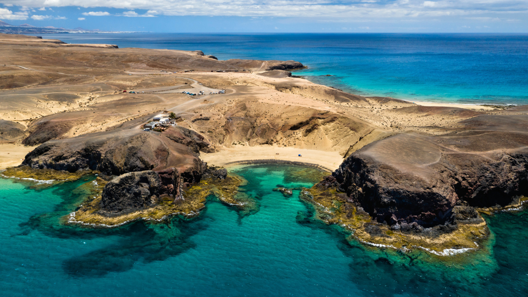Die ruhige Bucht der Playa Papagayo gehört zu den schönsten der Insel Lanzarote. ©Turismo Lanzarote