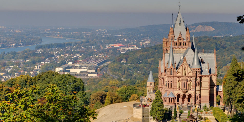 Schloss Drachenburg am Drachenfels in Königswinter. © Blacky / Fotolia