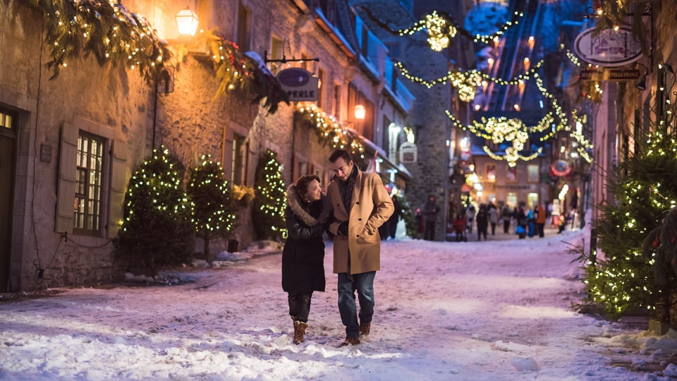 Spaziergang durch das weihnachtliche geschmückte Quartier Petit Champlain in Québec. © TQ / F. Gagnon 