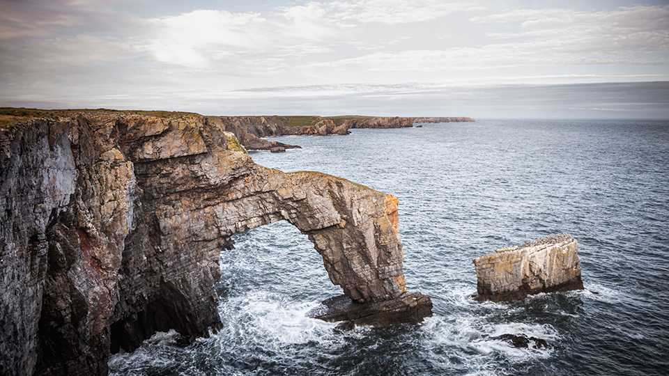 Green Bridge an der Pembrokeshire Coast © Beth Squire