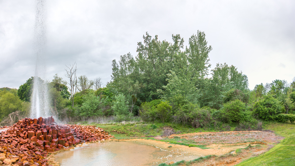 Der Andernach Geysir bricht aus - (Foto: ©Fabian Junge/shutterstock) 