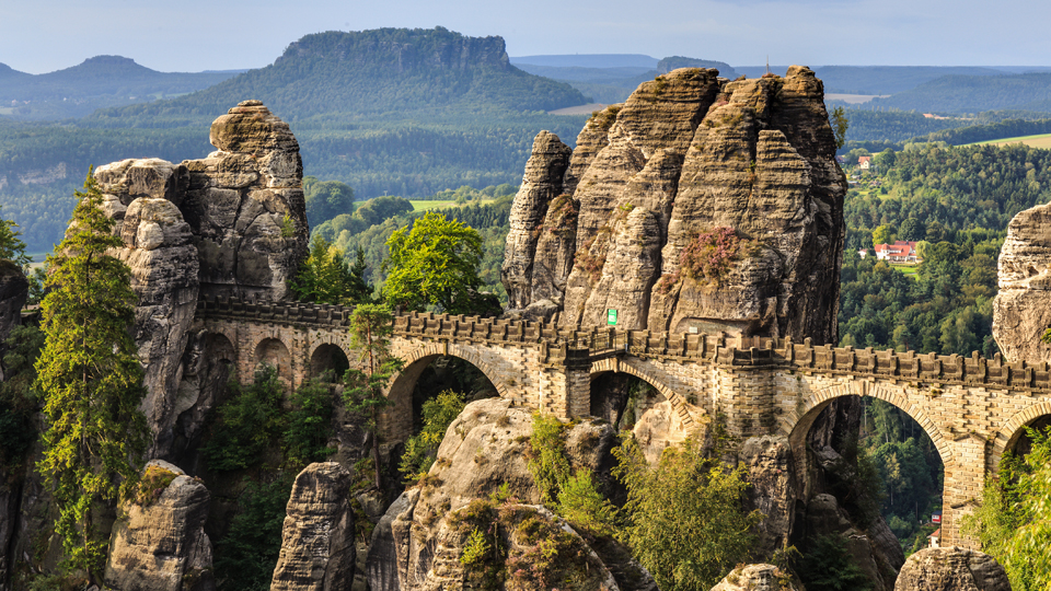 Die Basteibrücke - (Foto: ©Andreas Zerndl/shutterstock)