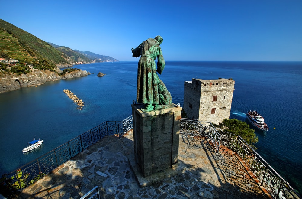Statue des Heiligen Franziskus von Assisi in Monterosso al Mare - (Foto: ©Mikadun /shutterstock) 